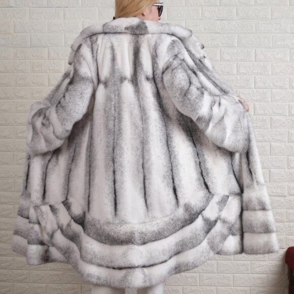 Cionili 1976 Silverblue Iris mink Mint condition Coat $7000 - Picture 16 of 16